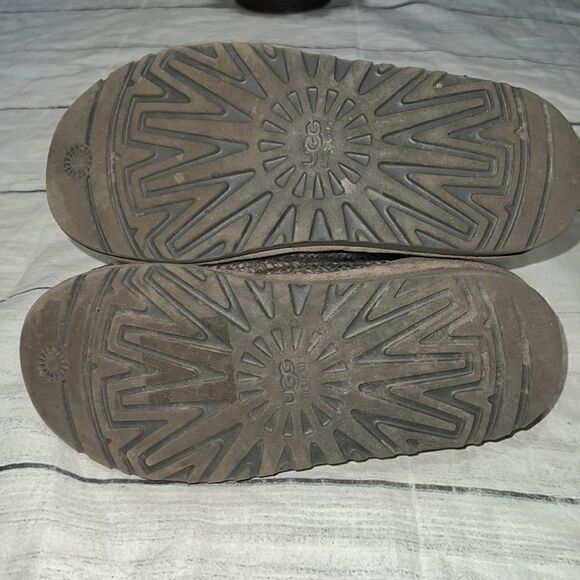 UGG Classic Cardy Gray Crochet Button Boots Sweater sz 2 Girls Kids - Picture 6 of 8